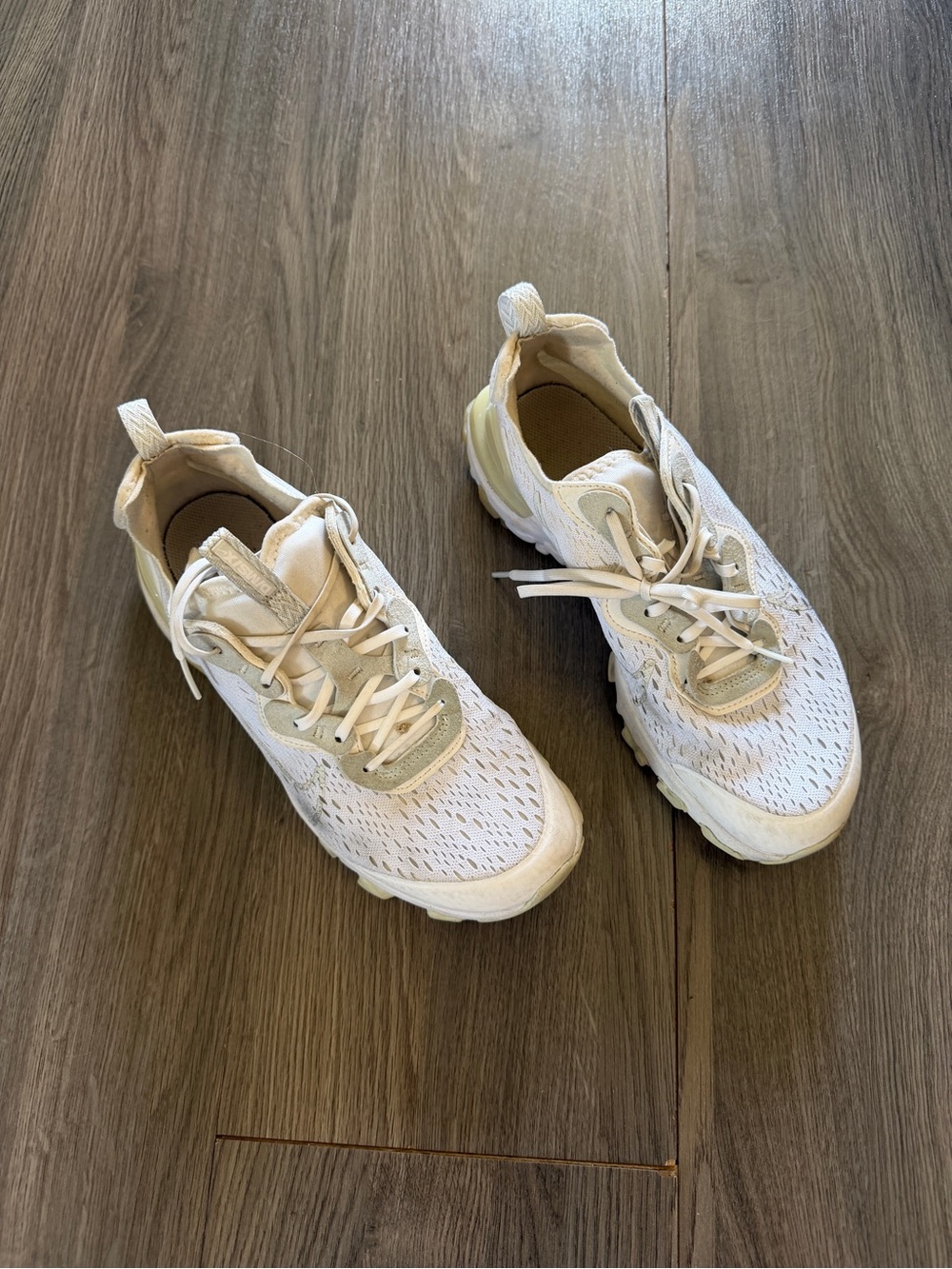 Nike White Youth Knit Running Shoes - Picture 2 of 6